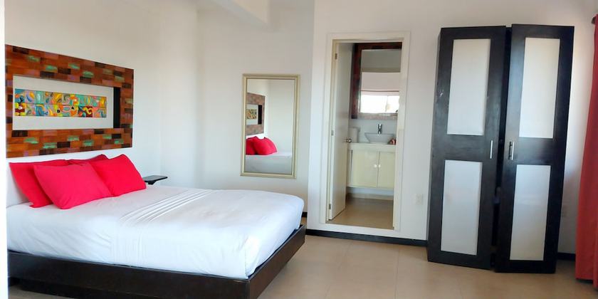 Imagen de la habitación del Hotel El Fuerte Beach Resort. Foto 7