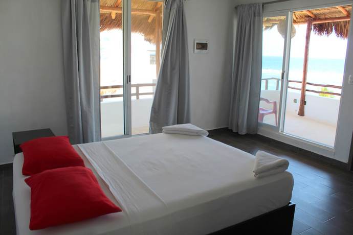 Imagen de la habitación del Hotel El Fuerte Beach Resort. Foto 16