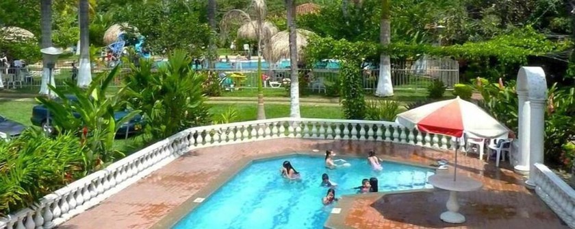 Imagen de la piscina del Hotel El Fuerte de Rozo Restaurante. Foto 19