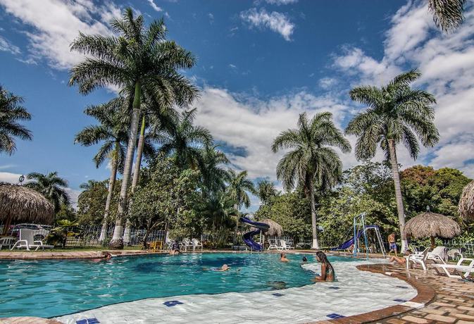 Imagen de la piscina del Hotel El Fuerte de Rozo Restaurante. Foto 20