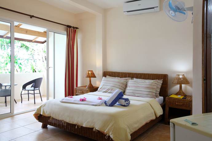 Imagen de la habitación del Hotel El Galleon Beach Resort Asia Divers. Foto 11