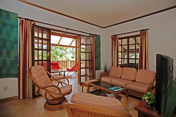 Imagen de la habitación del Hotel El Galleon Beach Resort Asia Divers. Foto 14