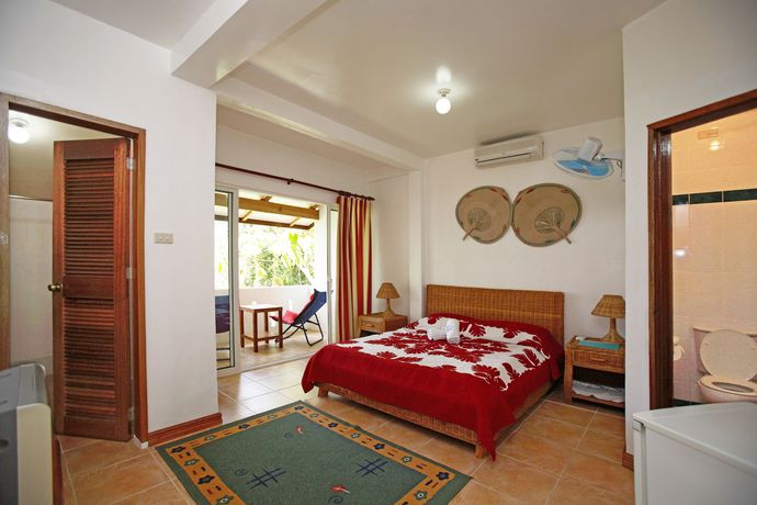 Imagen de la habitación del Hotel El Galleon Beach Resort Asia Divers. Foto 16