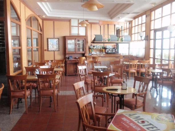 Imagen del bar/restaurante del Hotel El Gamo. Foto 2