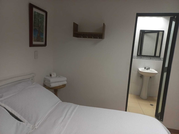 Imagen de la habitación del Hotel El Geranio. Foto 6