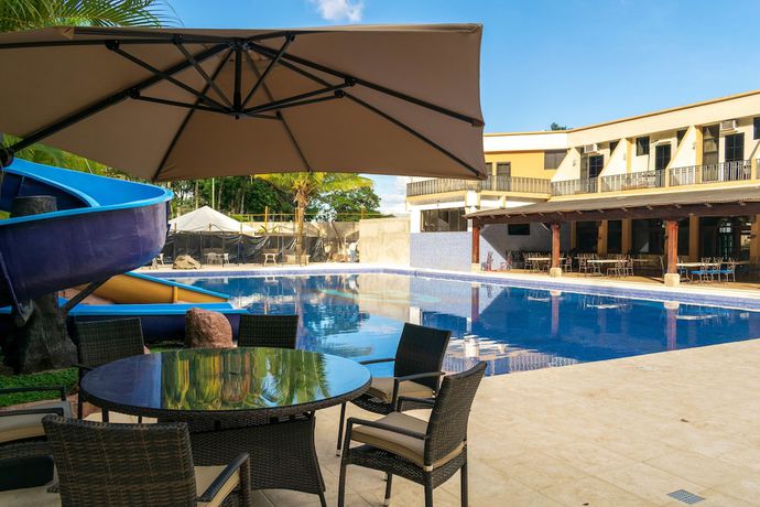 Imagen de la piscina del Hotel El Gran Chort&iacute;. Foto 18