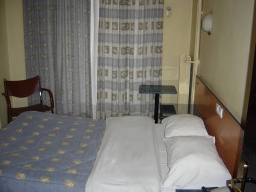 Imagen de la habitación del Hotel El Greco, Patras. Foto 5