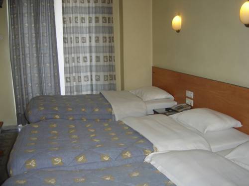 Imagen de la habitación del Hotel El Greco, Patras. Foto 6