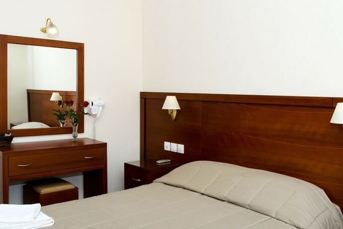 Imagen de la habitación del Hotel El Greco Sitia. Foto 17