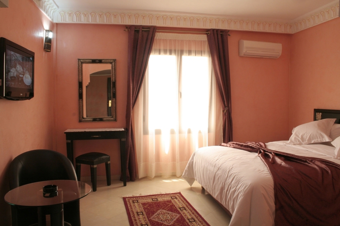 Imagen de la habitación del Hotel El Hadna. Foto 11
