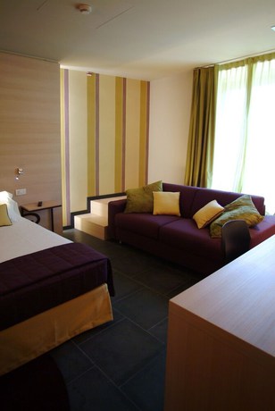 Imagen de la habitación del Hotel El Homs Palace. Foto 2