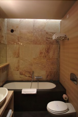 Imagen de la habitación del Hotel El Homs Palace. Foto 5