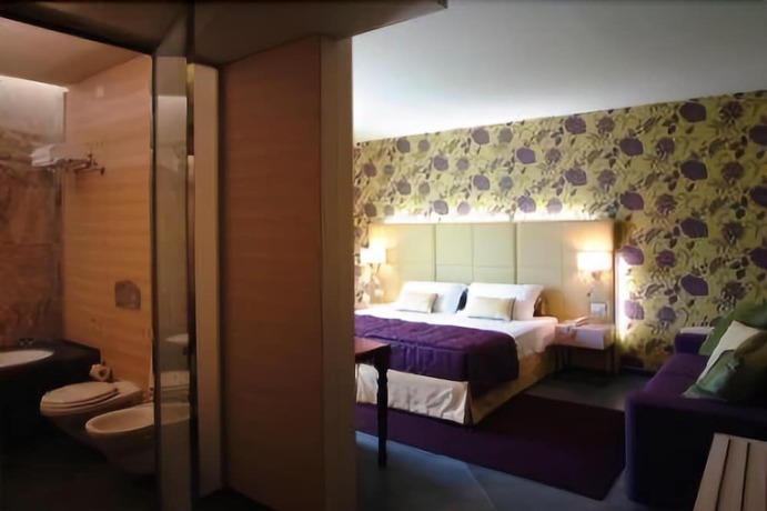 Imagen de la habitación del Hotel El Homs Palace. Foto 9