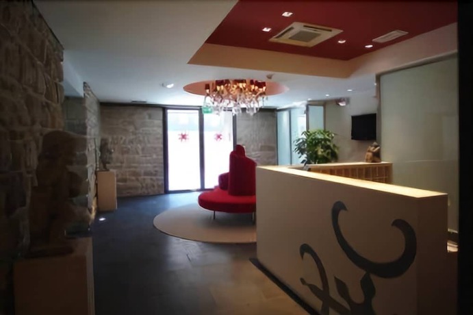 Imagen de los interiores del Hotel El Homs Palace. Foto 19