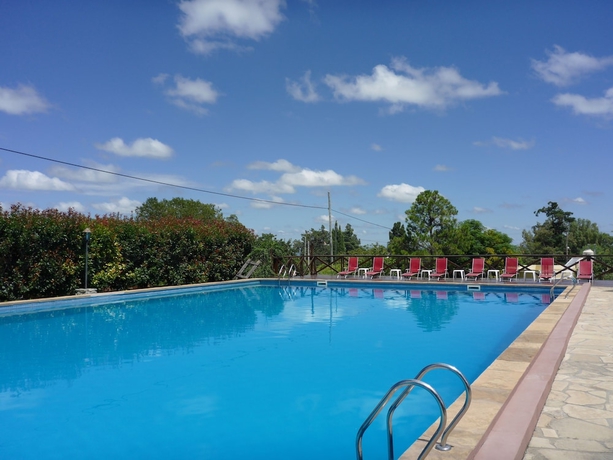 Imagen de la piscina del Hotel El Hornero Spa. Foto 16