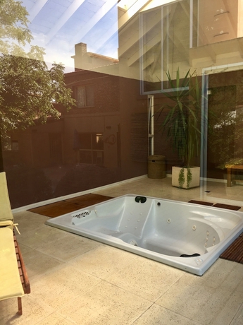 Imagen de la piscina del Hotel El Hornero Spa. Foto 18