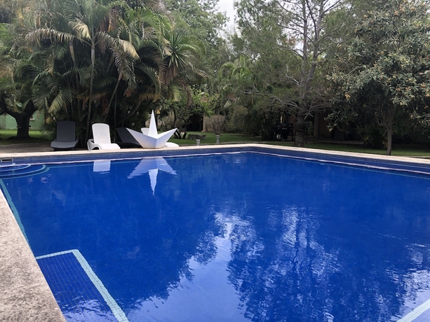 Imagen de la piscina del Hotel El Jard&iacute;n De En Medio. Foto 11