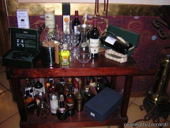 Imagen de la habitación del Hotel El Jardín De La Abadía. Foto 10