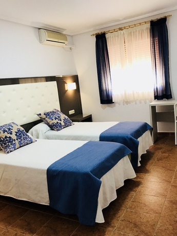 Imagen de la habitación del Hotel El Jardin de Las Eras, Algue&ntilde;a. Foto 15