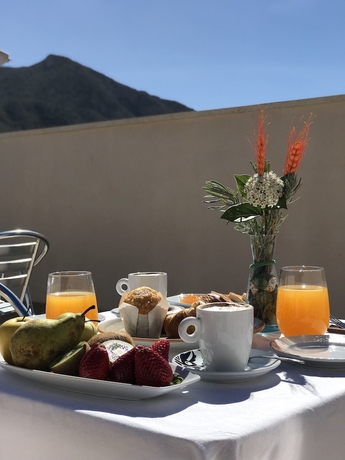 Imagen del bar/restaurante del Hotel El Jardin de Las Eras, Algue&ntilde;a. Foto 2