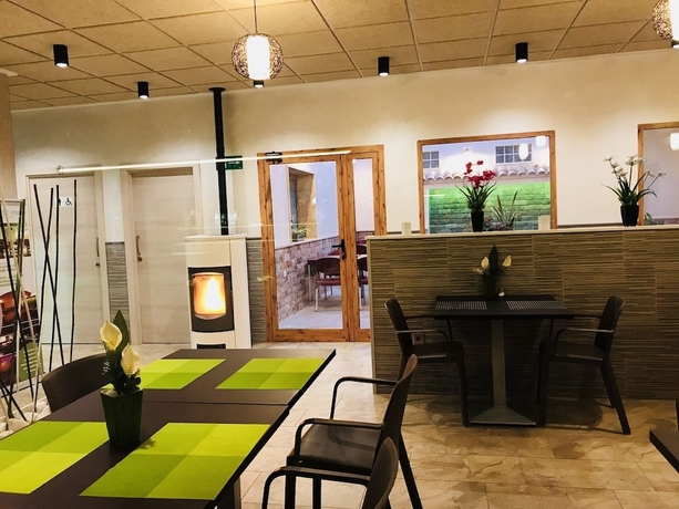 Imagen del bar/restaurante del Hotel El Jardin de Las Eras, Algue&ntilde;a. Foto 3