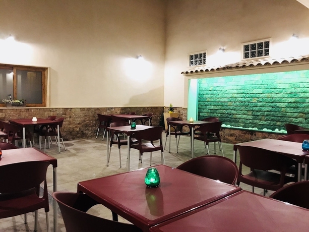 Imagen del bar/restaurante del Hotel El Jardin de Las Eras, Algue&ntilde;a. Foto 6