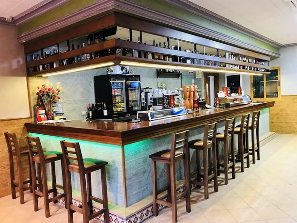 Imagen del bar/restaurante del Hotel El Jardin de Las Eras, Algue&ntilde;a. Foto 9