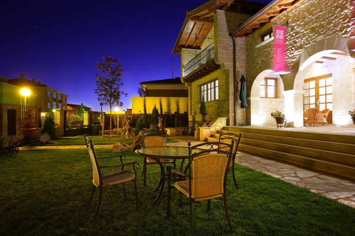 Imagen de los exteriores del Hotel El Juglar. Foto 10