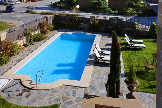 Imagen de la piscina del Hotel El Juglar. Foto 16