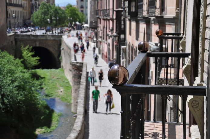 Imagen de la habitación del Hotel El Ladron De Agua Palacete. Foto 4