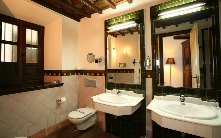 Imagen de la habitación del Hotel El Ladron De Agua Palacete. Foto 7