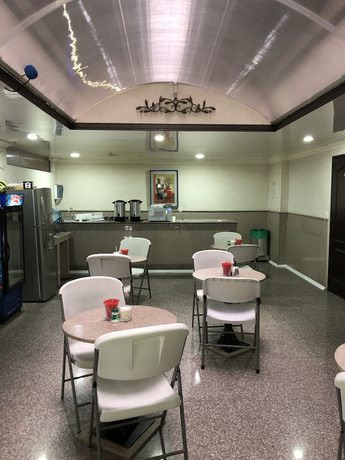 Imagen del bar/restaurante del Hotel El Lago Inn. Foto 7