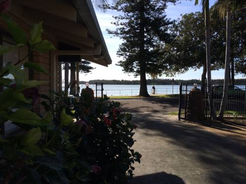 Imagen de la habitación del Hotel El Lago Tourist Park. Foto 3