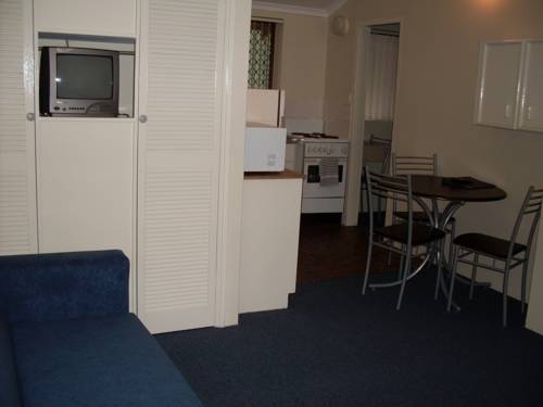 Imagen de la habitación del Hotel El Lago Tourist Park. Foto 4