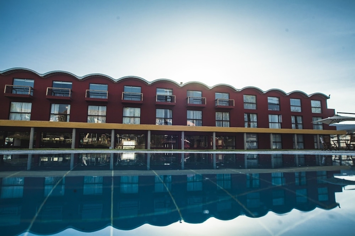 Imagen de la piscina del Hotel El Lago by Luoxo. Foto 19