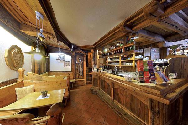 Imagen del bar/restaurante del Hotel El Laresh. Foto 2