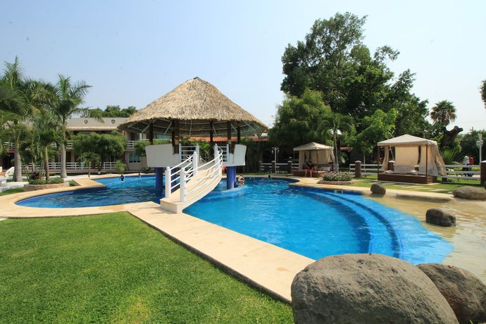 Imagen de la piscina del Hotel El Laurel Boutique. Foto 15