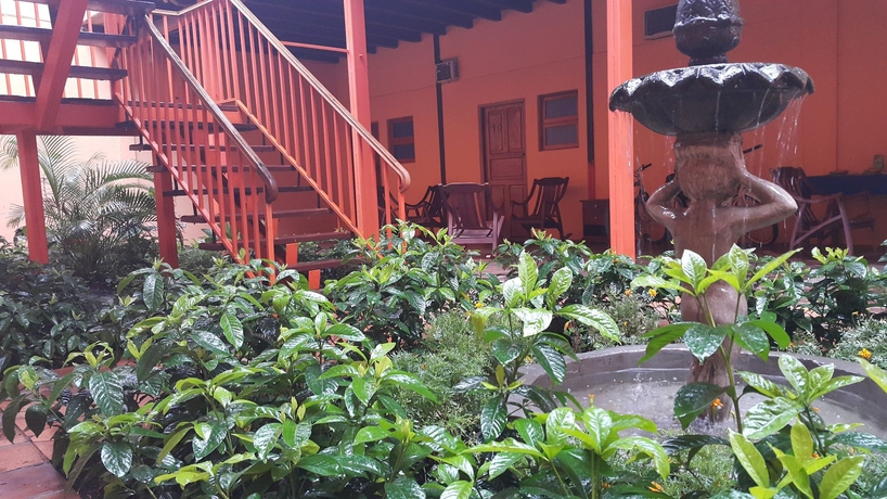 Imagen de los exteriores del Hotel El Maltese. Foto 15