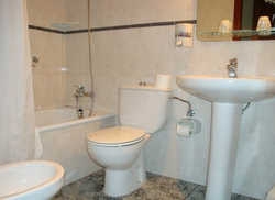 Imagen de la habitación del Hotel El Marino. Foto 5