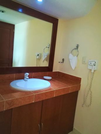 Imagen de la habitación del Hotel El Marques, M&eacute;rida. Foto 15