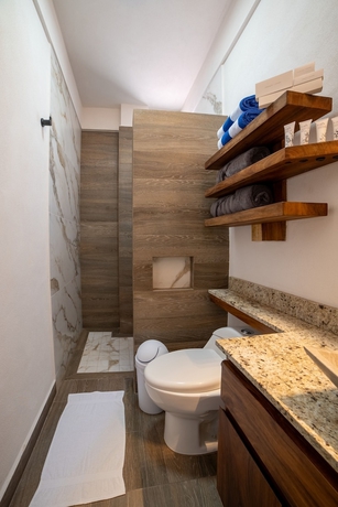 Imagen de la habitación del Hotel El Mejor en Melaque. Foto 11