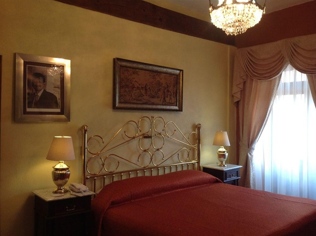 Imagen general del Hotel El Mesón De Los Poetas. Foto 11