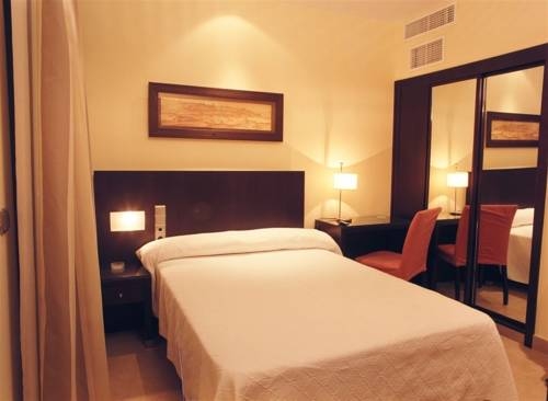 Imagen general del Hotel El Mesón. Foto 12