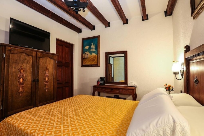 Imagen de la habitación del Hotel El Mes&oacute;n del Quijote. Foto 7