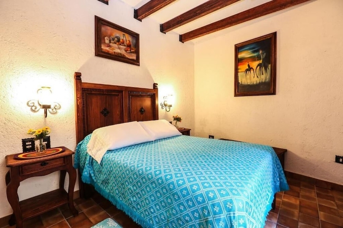 Imagen de la habitación del Hotel El Mes&oacute;n del Quijote. Foto 10