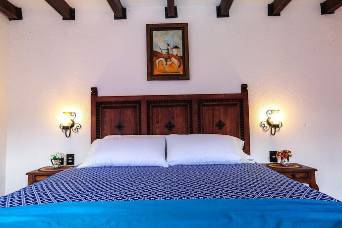 Imagen de la habitación del Hotel El Mes&oacute;n del Quijote. Foto 12