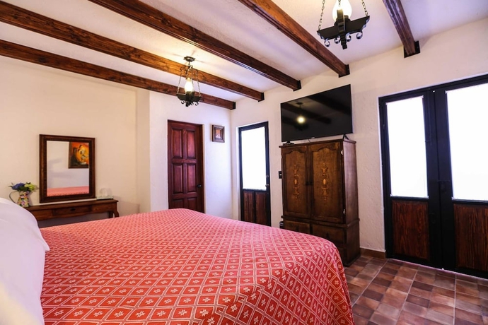 Imagen de la habitación del Hotel El Mes&oacute;n del Quijote. Foto 13