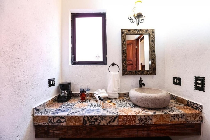 Imagen de la habitación del Hotel El Mes&oacute;n del Quijote. Foto 17
