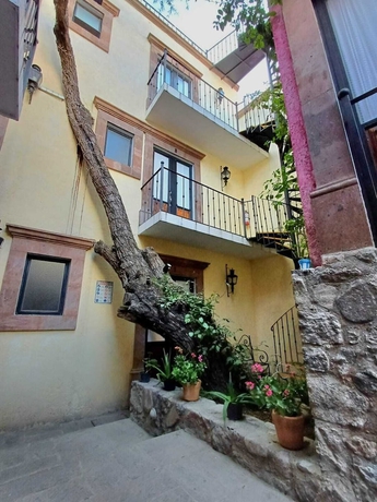 Imagen de los interiores del Hotel El Mes&oacute;n del Quijote. Foto 19