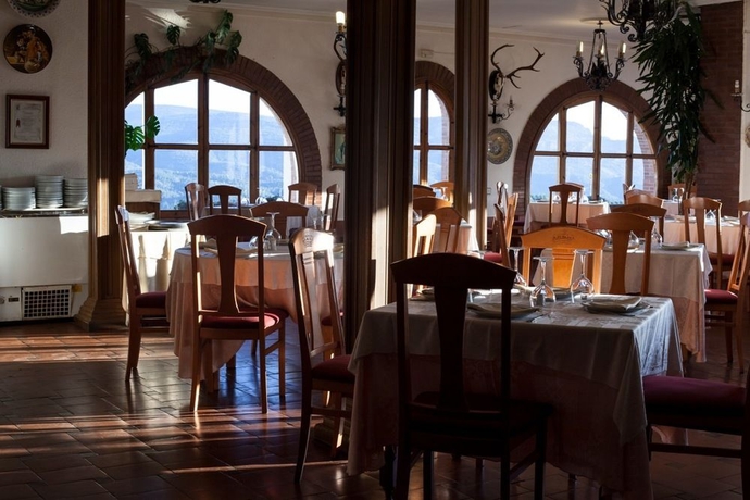 Imagen del bar/restaurante del Hotel El Meson De Despeñaperros. Foto 7